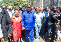 Raila adai Kalonzo Musyoka anazuiliwa na polisi nyumbani kwake