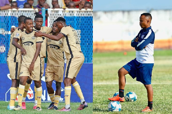 Hasheem Ibwe na wachezaji wa Azam FC.