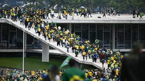 Maelfu Wakamatwa Brazil Kwa Kuvamia Ikulu Na Bunge