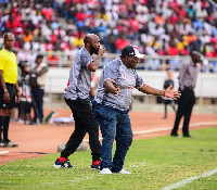 Walimu wa Simba SC Juma Mgunda na Seleman Matola