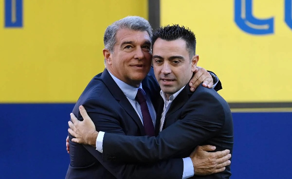 Laporta ampa uhakika Xavi