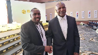 Anderson Lukelo Willilo (pichani kushoto) akiwa na Evander Holyfield