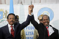 Rais Mohamud ( kulia)