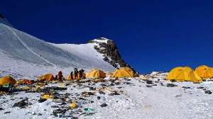 Mlima Everest: Wapandaji Watalazimika Kurudisha Kinyesi Kwenye Kambi Ya Msingi