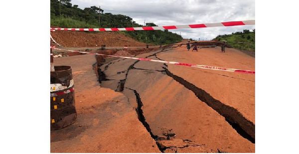 Tanroads Kigoma yatoa maelezo mipasuko mikubwa kwenye barabara