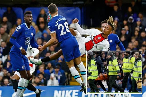 Cesar Azpilicueta akitolewa kwa machela