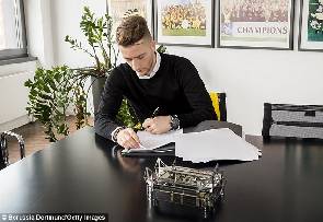 4516 4A0AB2D400000578 5483273 Marco Reus Has Signed A New Contract At Borussia Dortmund Until  A 5 1