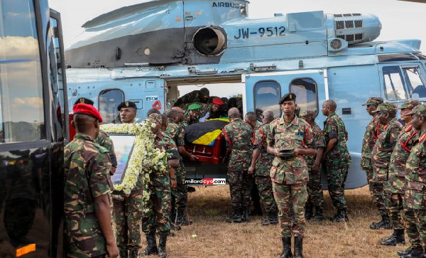 Mwili wa Hayati Benjamin Mkapa ulivyopokelewa Masasi Airport (+picha)