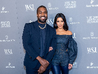 Kanye West afikiria kumpa talaka mkewe