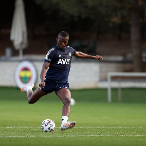 Mbwana Samatta Fenerbahce @binzubeiry 