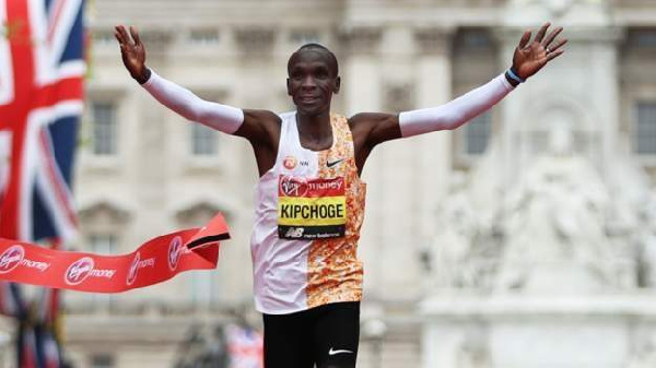 Mwanariadha wa Kenya Eliud Kipchoge azindua duka la bidhaa za Nike