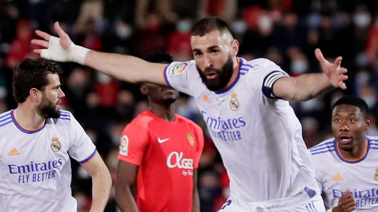 Karim Benzema akishangilia moja kati ya magoli mawili aliyofunga dhidi ya Mallorca