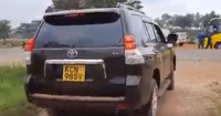 Polisi wamkamata baba wa mtoto aliyenaswa kwenye video akiendesha Prado