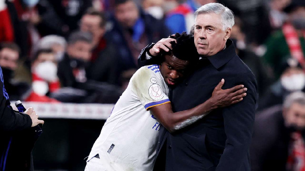 Vinicius Jr na Kocha Carlo Ancelotti