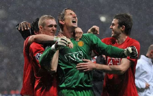 Van Der Sar aacha nuksi Man United