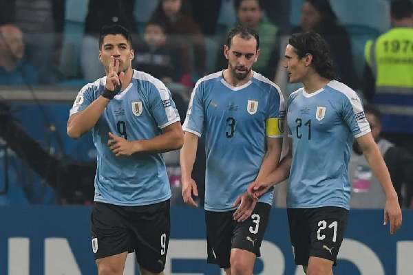 Suarez, Cavani, Godin kuiongoza Uruguay safari ya Qatar