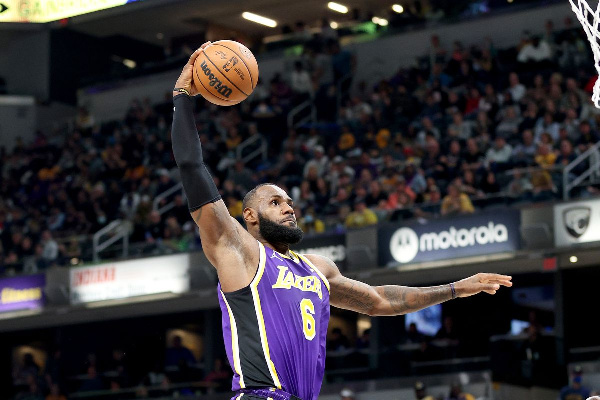 Nyota wa  Los Angeles Lakers , Le bron James