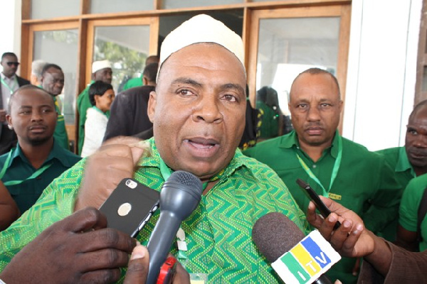 Wazee waitaka CCM kumwadhibu Humphrey Polepole