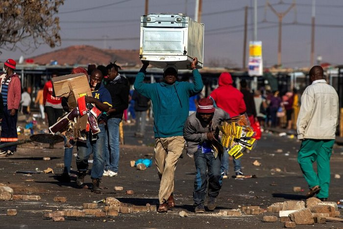 Waandamanaji Afrika Kusini Wapora Chanjo za Covid