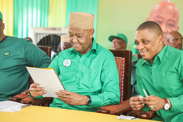 Shaka akiwa na Makamu Mwenyekiti wa CCM, Abdulrahman Kinana