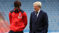 Roy Hodgson akiwa na Wilfred Zaha