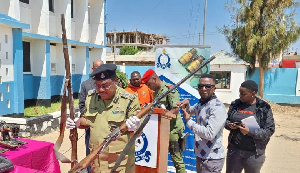 Polisi Yanasa Meno Ya Tembo, Bunduki