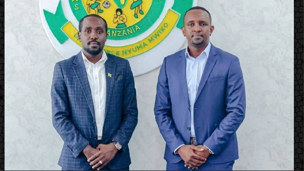 Rais wa Yanga, Hersi Said na Kaimu CEO Simon Patrick