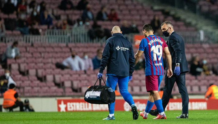 Sergio Aguero akitolewa uwanjani baada ya kupewa huduma ya kwanza