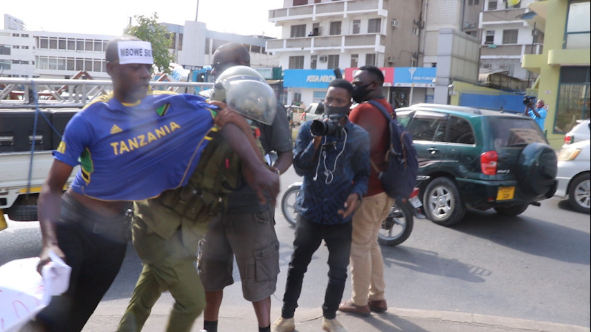 Polisi wakiwakamata wafuasi wa CHADEMA